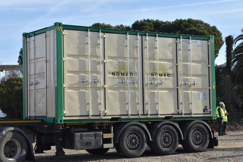 Nomad Solar Energy Sistema de energía móvil Nomad desplegado en un proyecto sin conexión a red