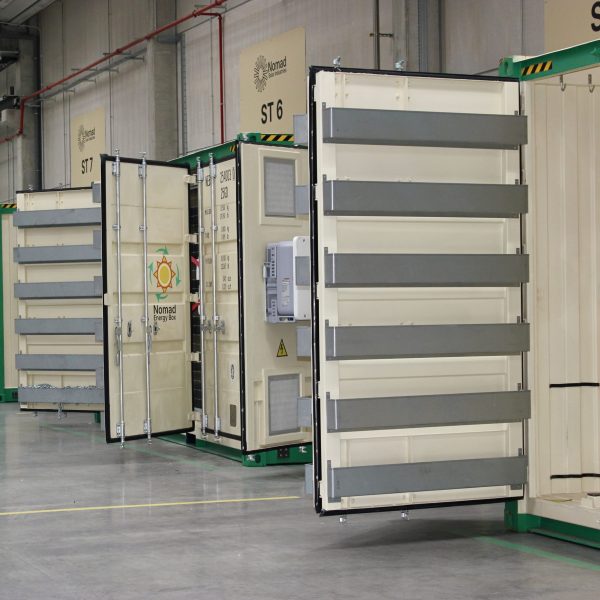 Fábrica de Generadores solares Nomad Solar Industries